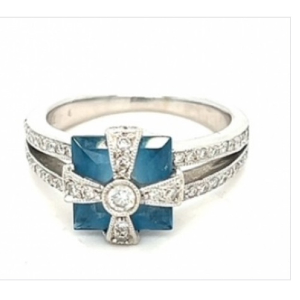 2 Carat Elegant Silver Blue Topaz Gemstone Engagement Ring